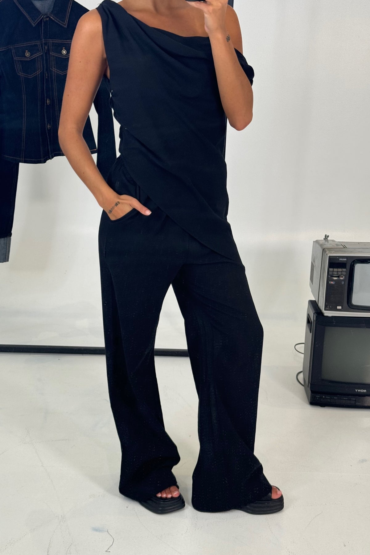 Tasi Set in Black / 12